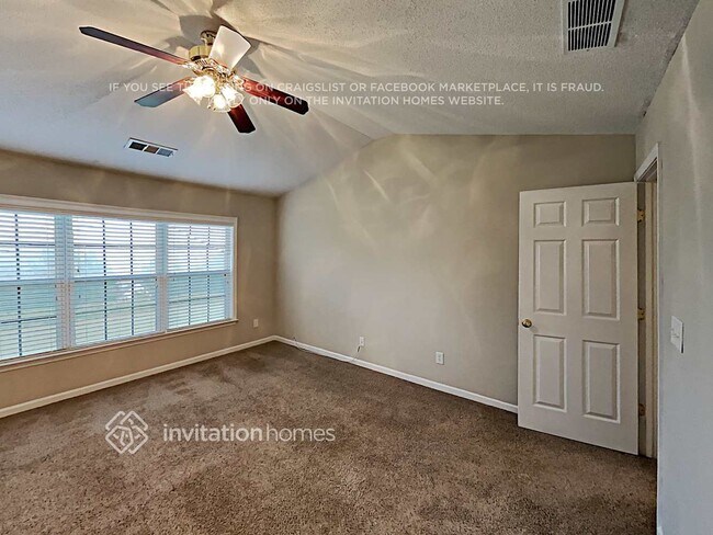 Foto del edificio - 172 Wallnut Hall Cir