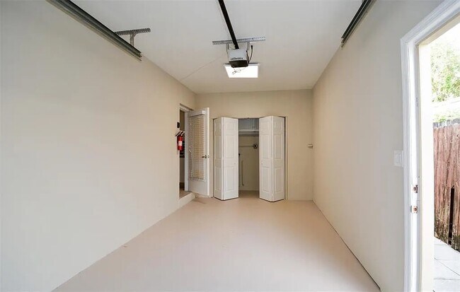 Foto del edificio - 1835 Park Ln