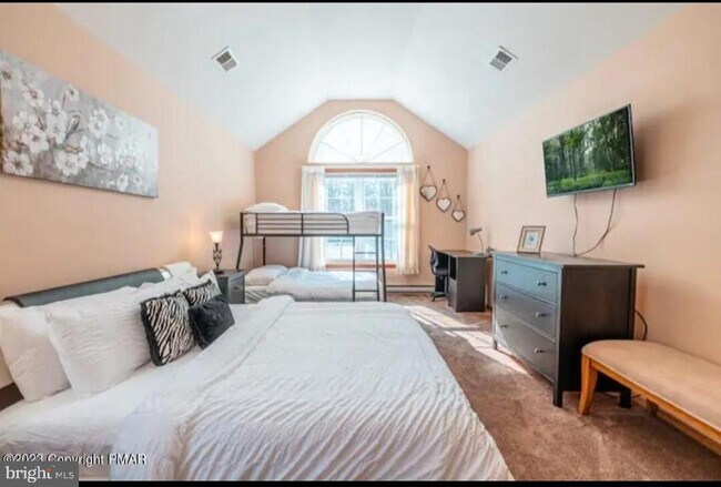 Foto del edificio - 6322 Laurel Rd