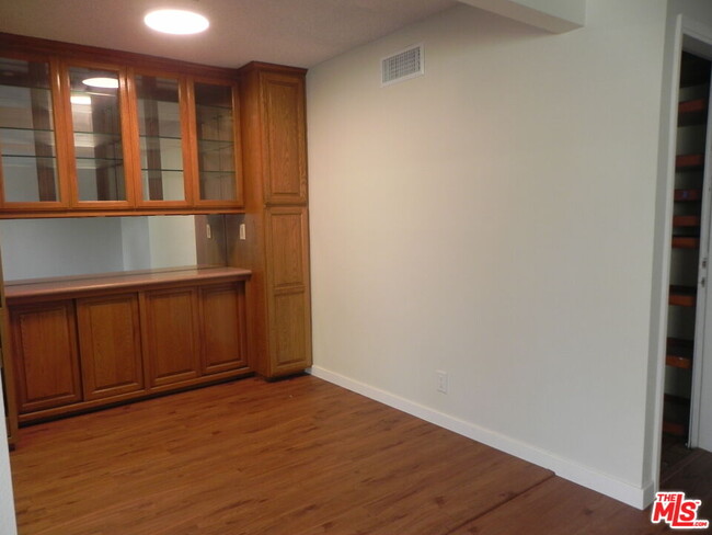 Building Photo - 879 Coriander Dr