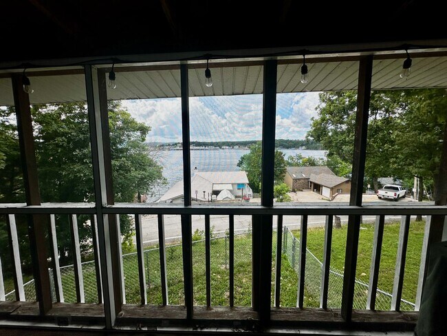 Foto del edificio - 4 Bedroom House with Lake views!