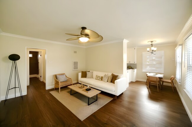 Foto del edificio - 4325 Clinton St