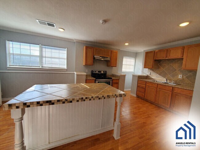 Foto del edificio - Spacious 4-bedroom 1.5 bath home AVAILABLE NOW!