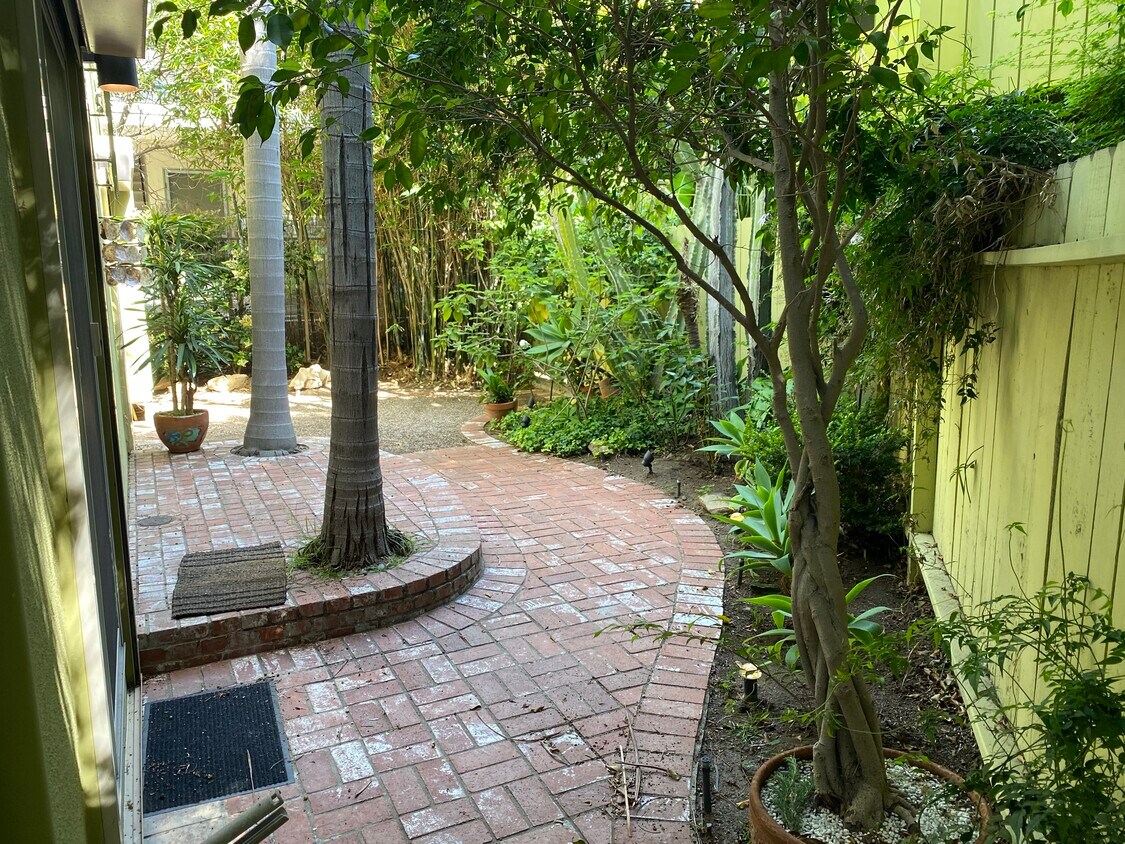 Private Patio/Garden - 1123 10th St