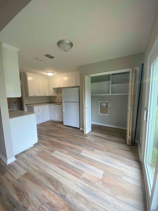 Building Photo - 301 1st St