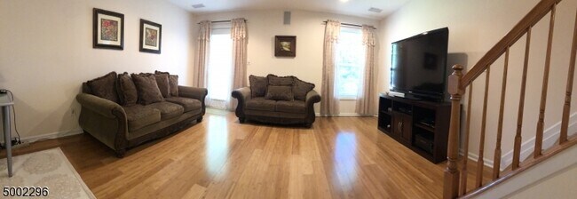 Foto del edificio - 449 Hartford Dr