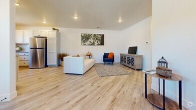 Building Photo - 2908 Cribbon Ave