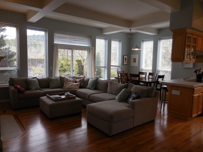 Building Photo - 4903 NW Zinnia Pl