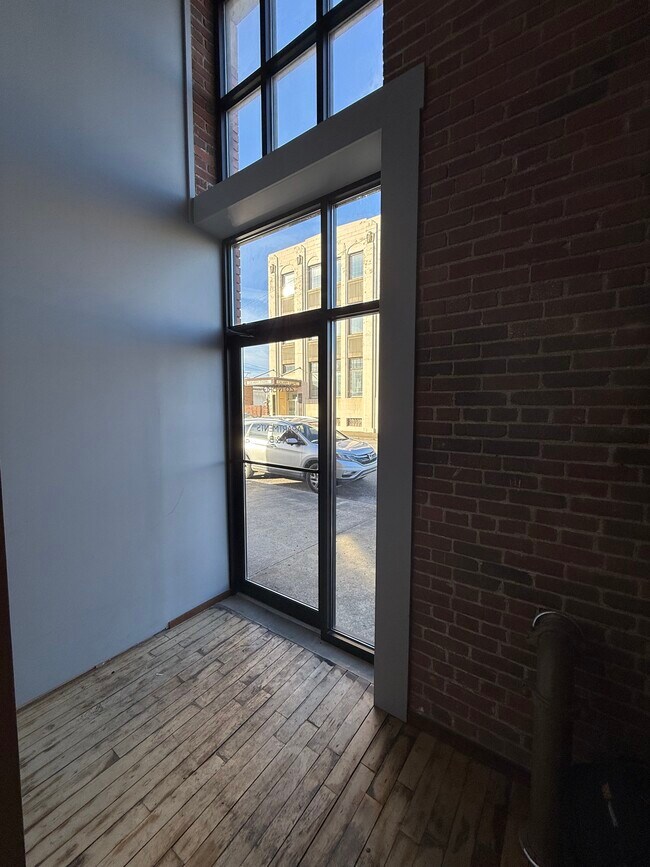 Dentro de la entrada - 26 N 3rd St