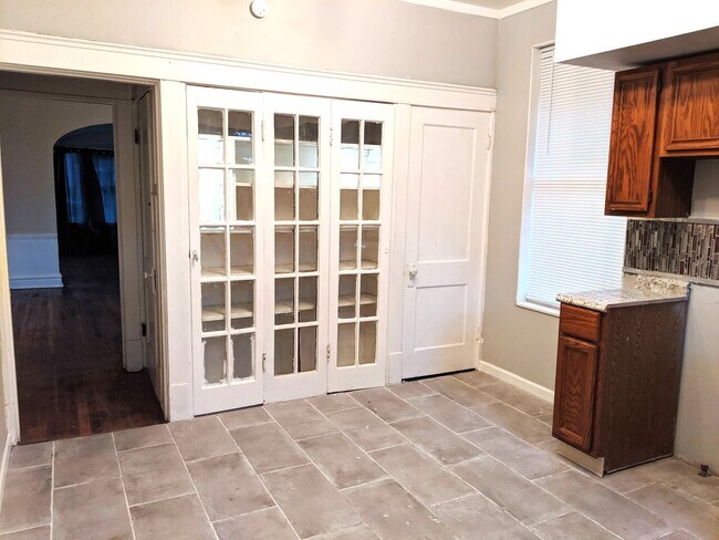 Building Photo - Montclair