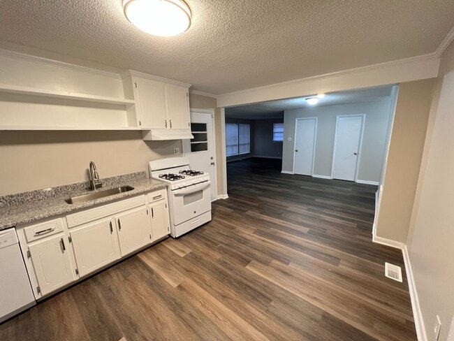Building Photo - Freshly Remodeled 3 Bedroom Home Near Down...