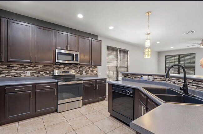 Foto del edificio - 9132 Ipswich Bay Dr