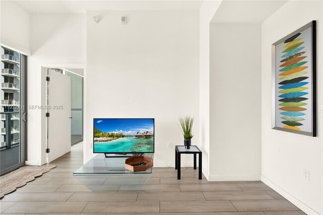 Building Photo - 1600 SW 1st Ave