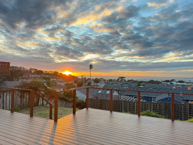 Building Photo - 544 Vista Mar Ave