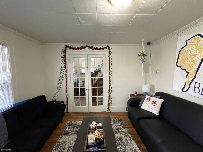 Foto del edificio - 5 br, 2 bath House - 932 Dewey Ave 932 Dewey