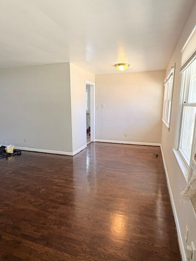 Foto del edificio - 521 S Oak Grove Ave