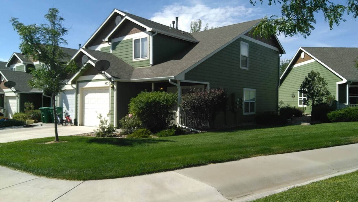 Foto principal - Nice 2 Story Townhome with Attached Garage...