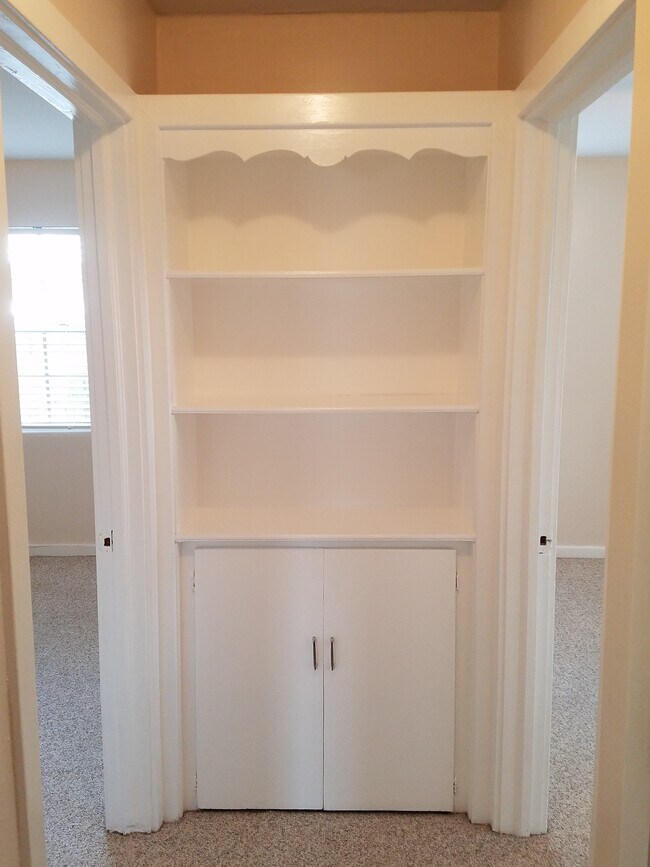 Pasillo - 3620 S Hesperides St