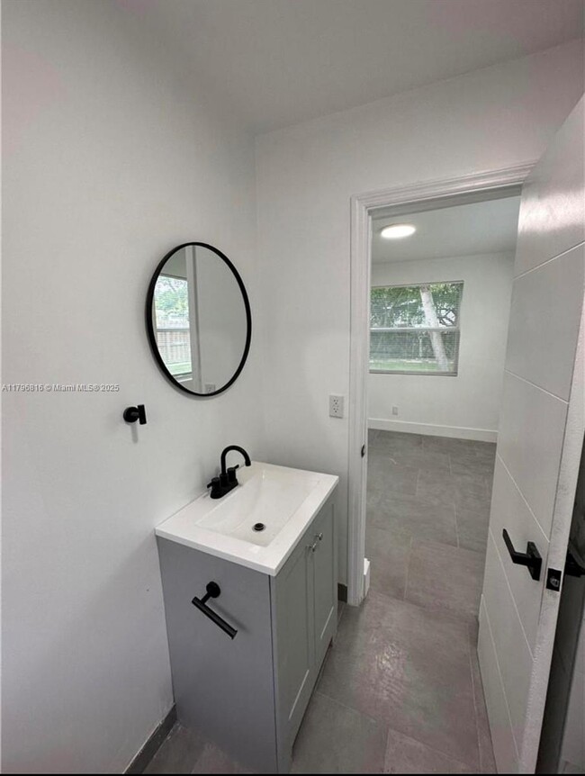 Foto del edificio - 2529 NE 181st St