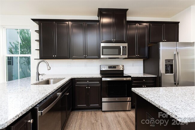 Building Photo - 6130 Cleburne Ct