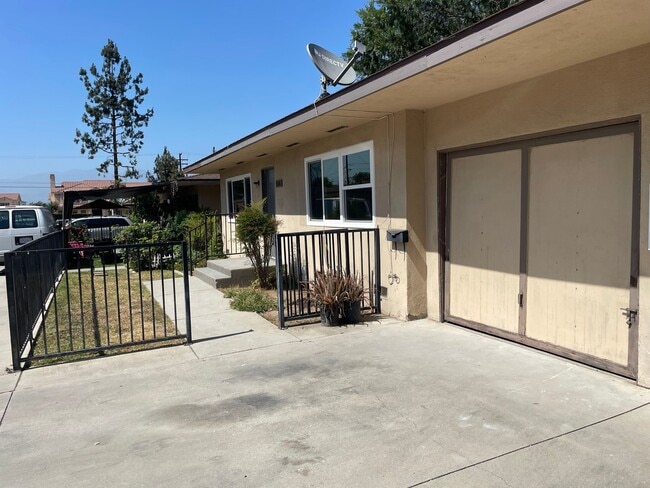 Building Photo - 7636 Garvalia Ave