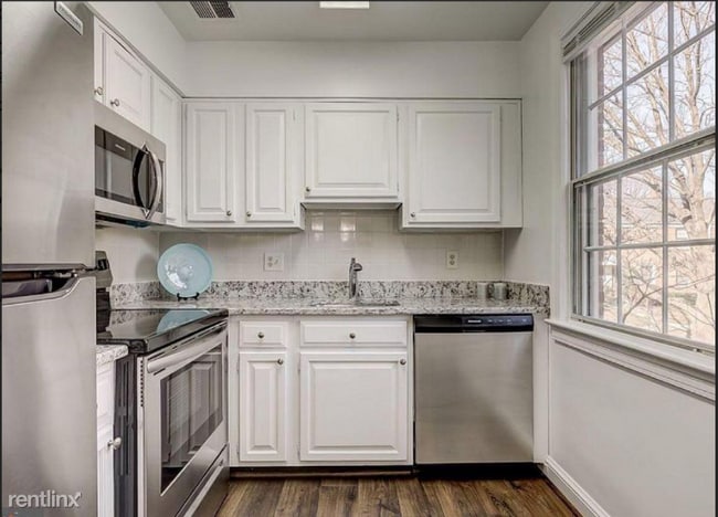 Building Photo - 2 br, 1 bath Condo - 2701 Arlington Blvd, ...