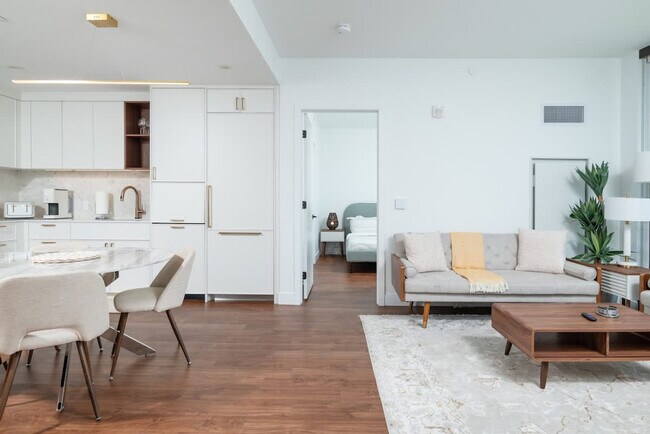 Building Photo - 212 Stuart St