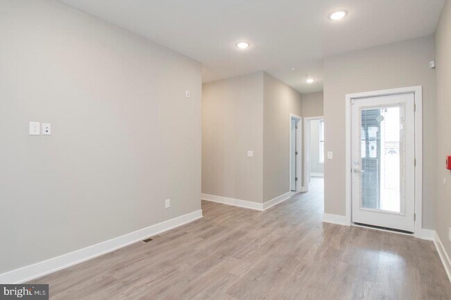 Building Photo - 1206 N 24th St