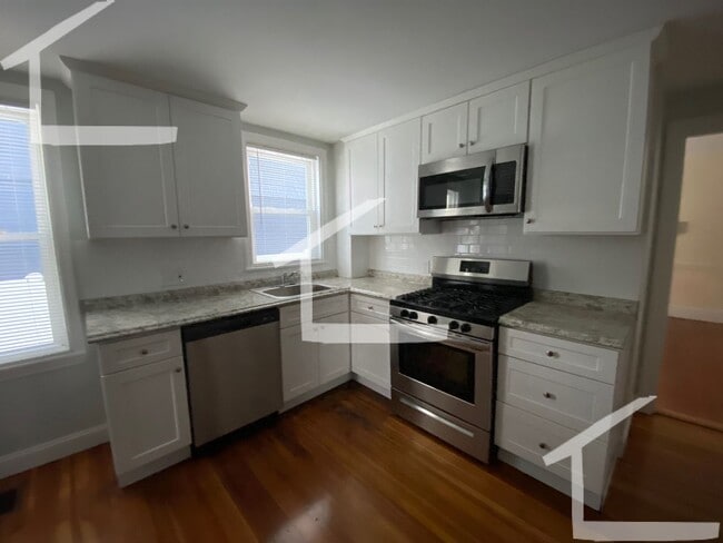 Building Photo - 46 Montfern Ave