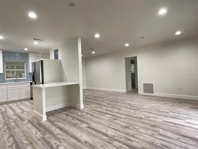 Building Photo - 1012 Lake Weldona Dr