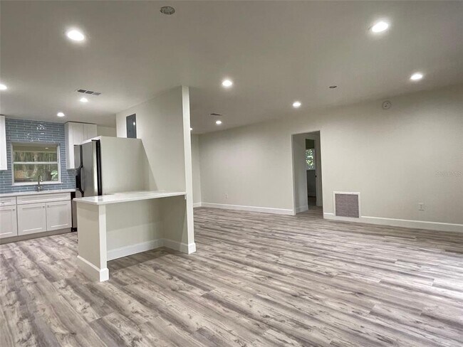 Foto del edificio - 1012 Lake Weldona Dr