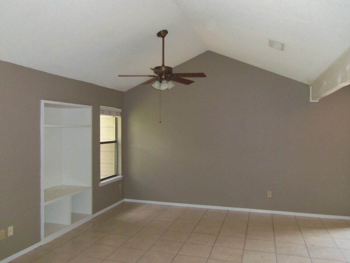 Foto principal - Cool duplex on large wooded lot in SW Austin