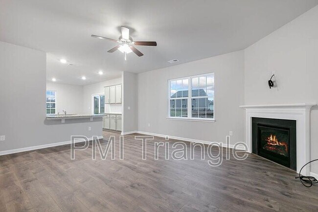 Foto del edificio - 229 Winterberry Wy