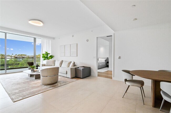 Foto del edificio - 10203 Collins Ave