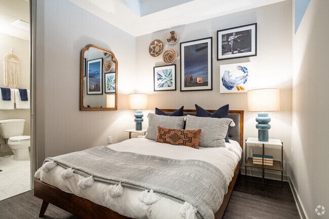 1BR, 1BA - 589SF - The Marlowe