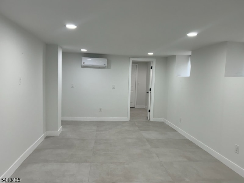 Foto del edificio - 437 Bramhall Ave