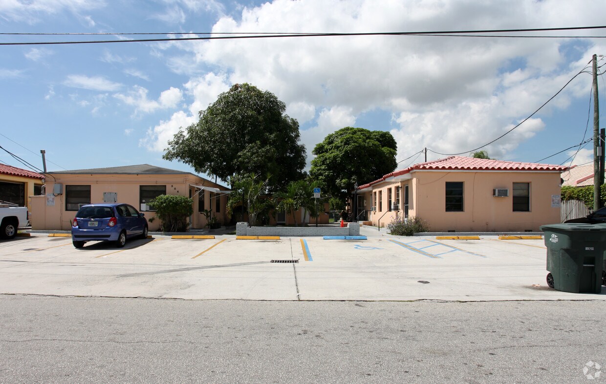 Foto del edificio - 504 NE 3rd St
