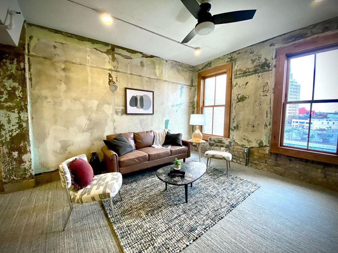 LUXURY CONDOS IN THE HEART OF ALAMO CITY - LUXURY   CONDOS IN THE HEART OF ALAMO CITY