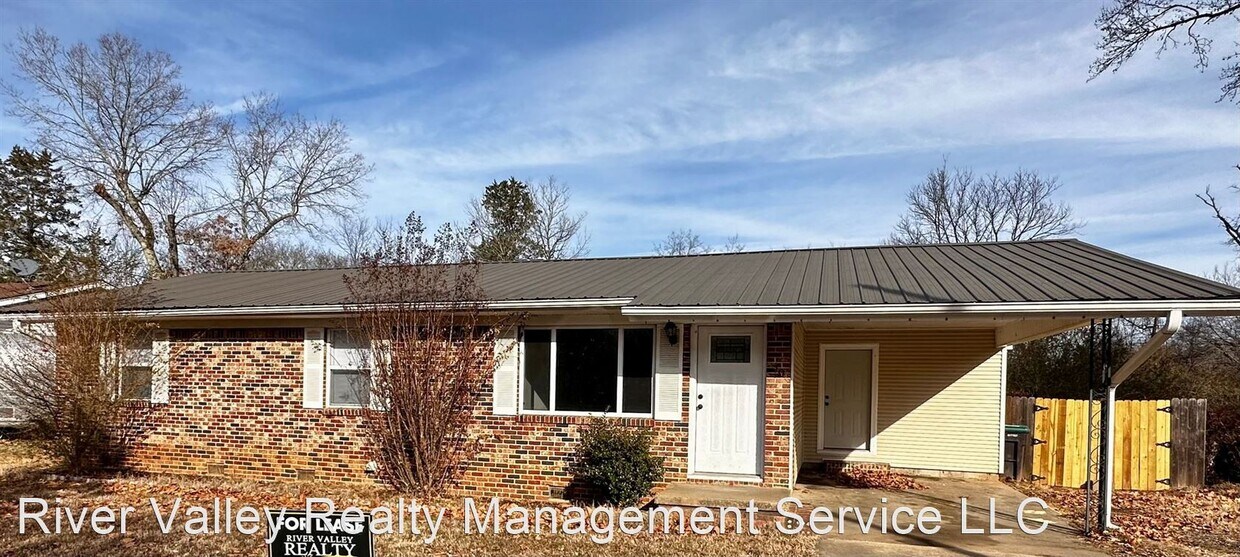 3 br, 1.5 bath House 70 Cherry St House Rental in Dover, AR