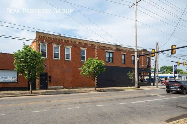 Building Photo - 531 E Whittier St