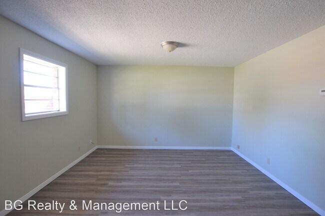 Building Photo - 2 br, 1 bath House - 1890 Esther Dr Apt 12C