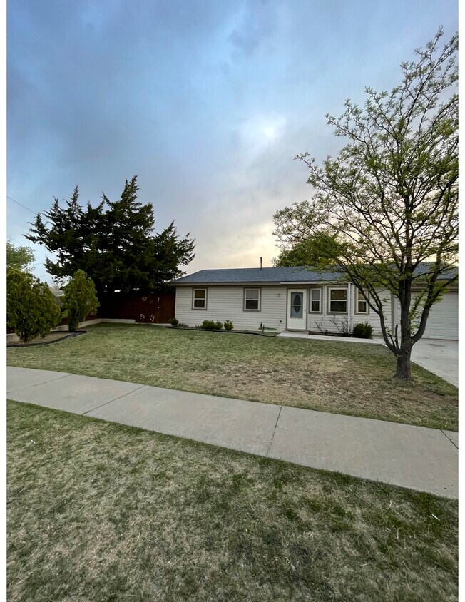 Front Yard - 1028 Inman Dr