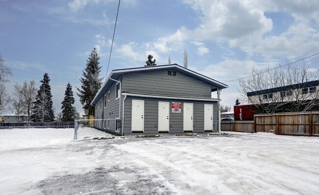 Building Photo - 818 E 10th Ave