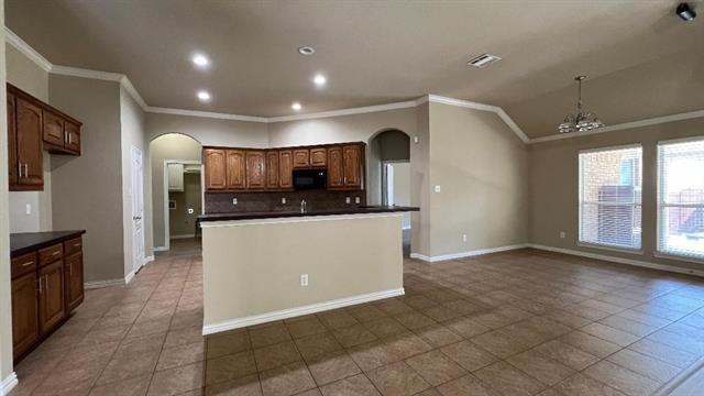 Foto del edificio - 5823 Sunny Meadow Ln
