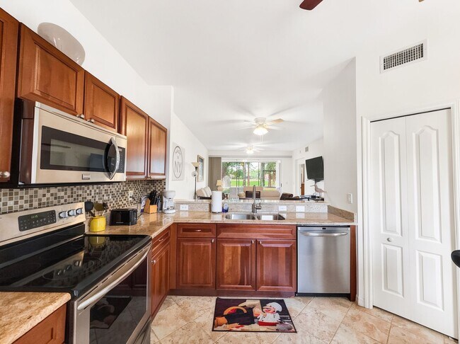 Foto del edificio - Beautifully furnished 2BR/2BA first-floor condo