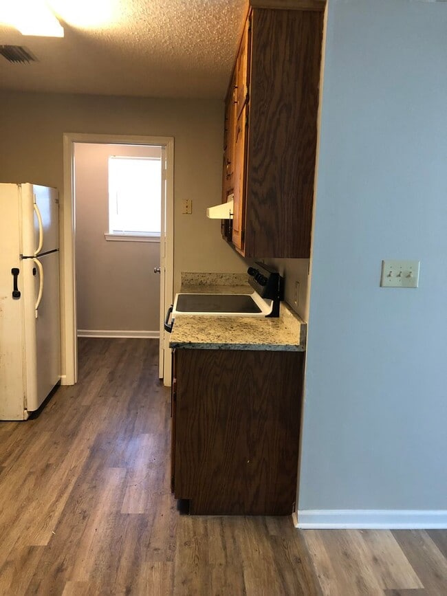 Building Photo - Fully Remodeled 3 Bed / 2 Bath Home in Sea...