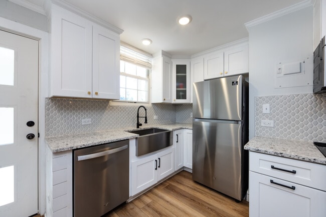 Building Photo - Plaza Midwood Apartments