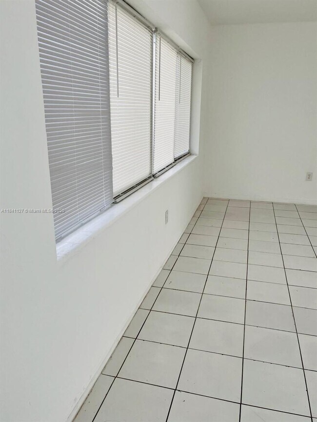 Foto del edificio - 7291 Gary Ave