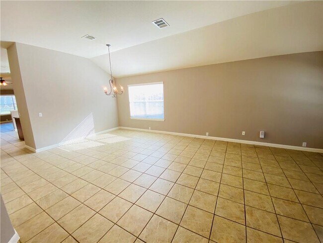 Building Photo - 561 Golden Creek Dr