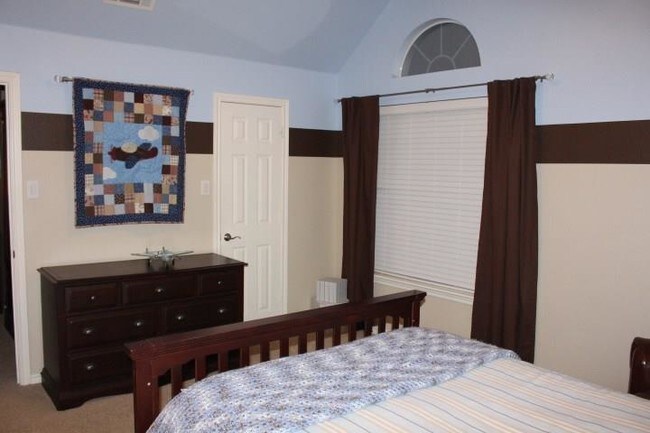 Foto del edificio - 3316 Castlewood Blvd